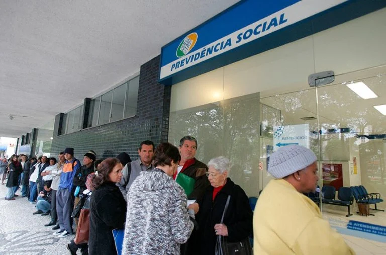 Seis em cada dez brasileiros contam com a aposentadoria do INSS para a velhice, aponta pesquisa