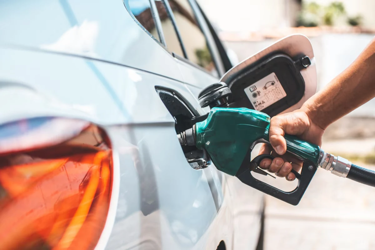 Gasolina com 32% de etanol passa a valer neste sábado (1º)