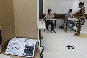 Tumultuar local de votação é crime de desordem aos trabalhos eleitorais
