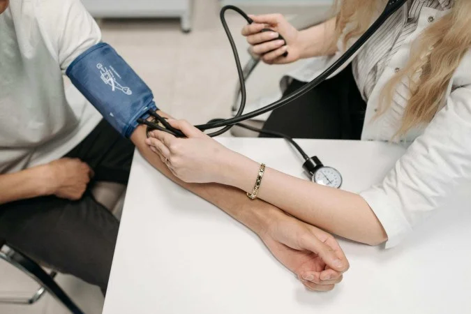 Ansiedade e pressão alta: saiba como uma condição pode influenciar a outra