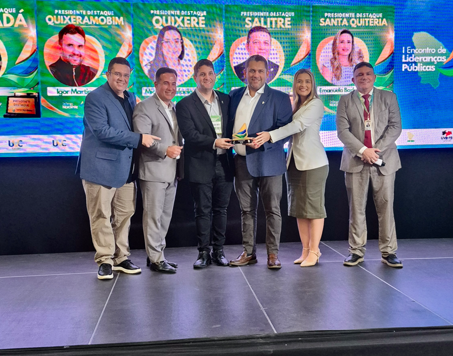 Vereador Luiz Neto recebe homenagem por atuação como presidente da Câmara de Quixadá