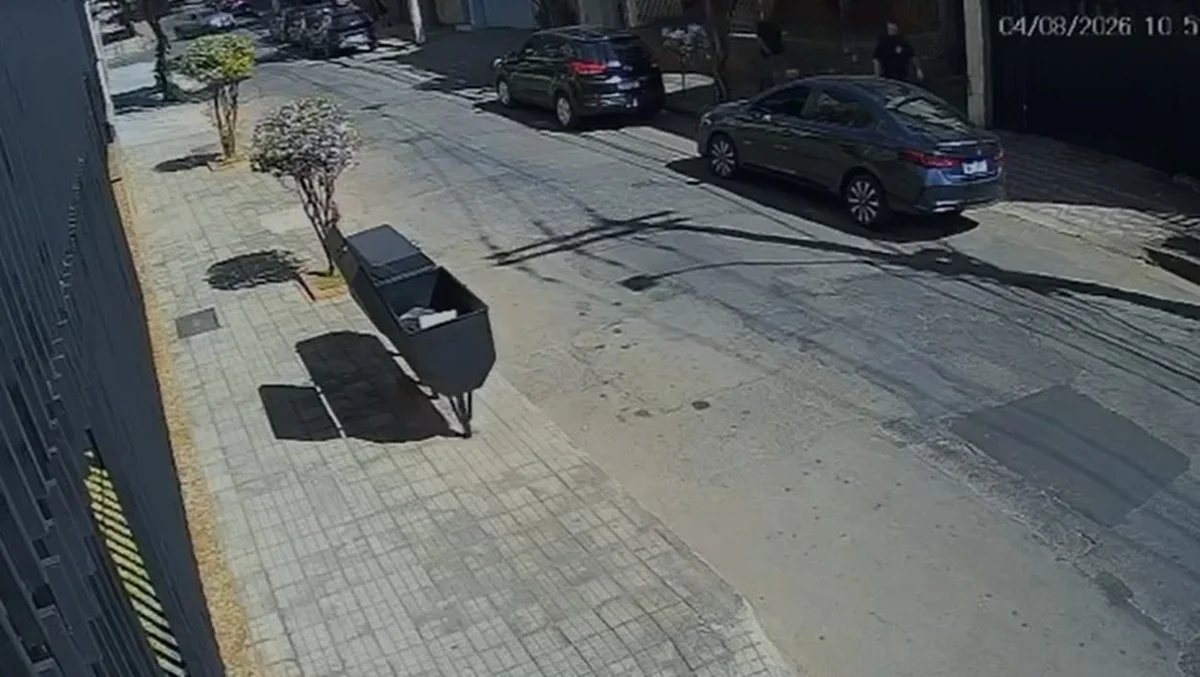 Idoso é atacado com socos e chutes após discussão sobre possível dano em veículo