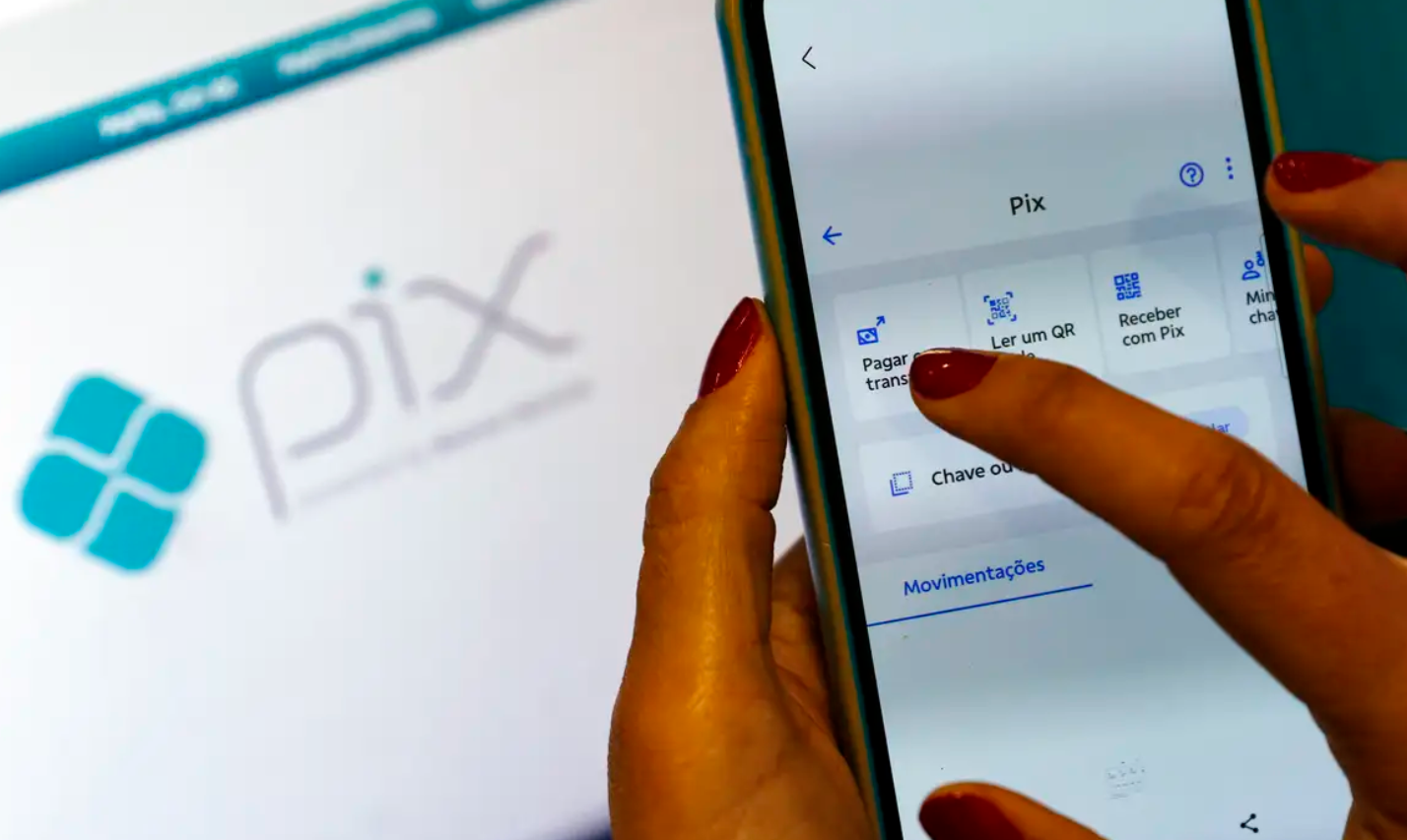 Pagamento via Pix cresce no setor de alimentação e dinheiro perde força