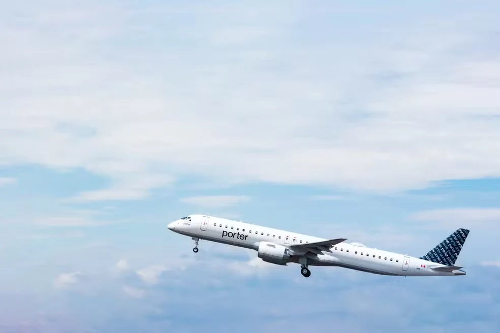 Desobediência dentro de avião custa caro: criança se recusa a usar cinto e provoca cancelamento de voo no Canadá