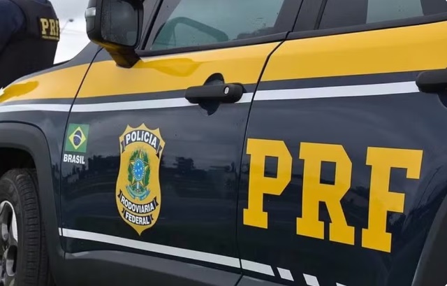 Homem alcoolizado furta viatura da PRF durante abordagem na BR-116