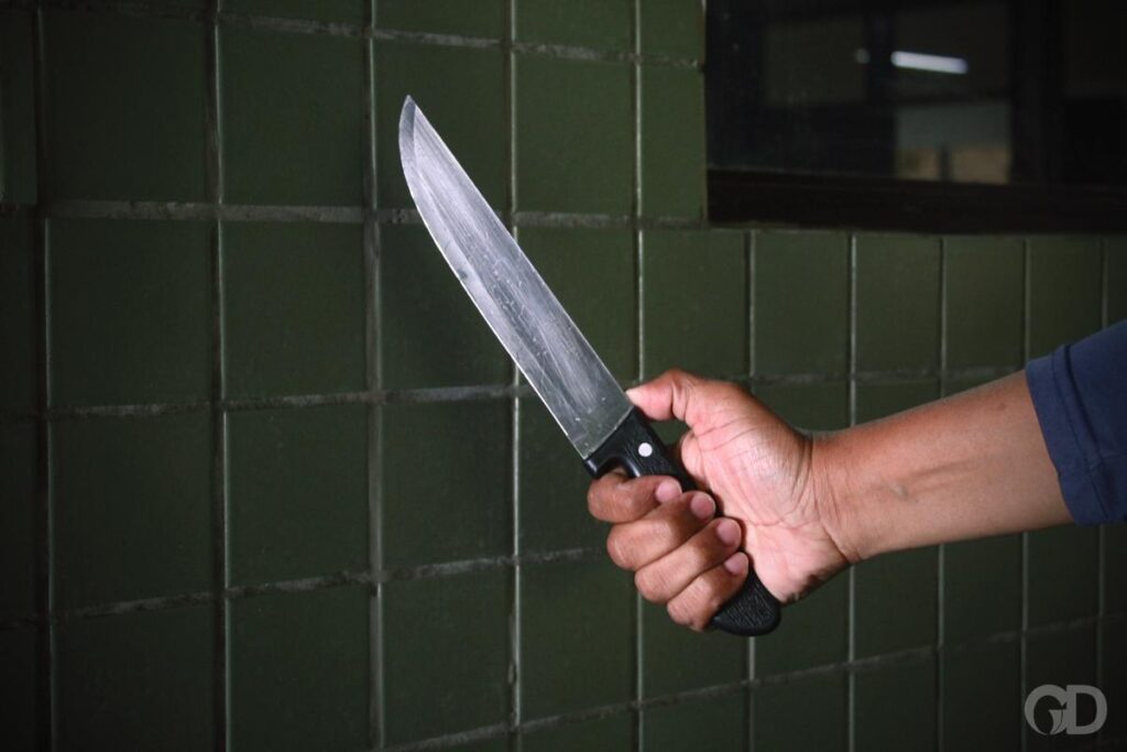Suspeito é preso depois de tentar matar outro homem com uma faca em Milhã