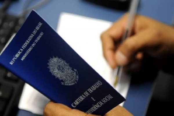 Número de trabalhadores que conciliam emprego e estudo é o maior da série histórica
