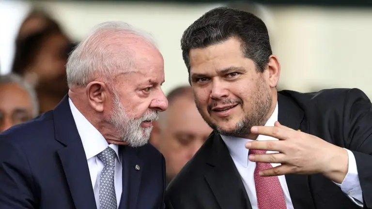 Governo corre contra o tempo para garantir votação da “taxa das blusinhas” no Congresso