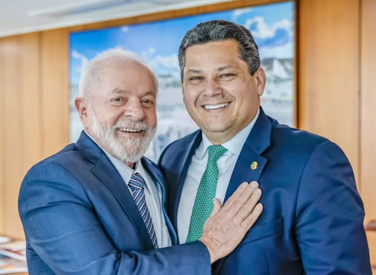 Alcolumbre sinaliza reaproximação com Lula e abre caminho para destravar pautas no Senado após as eleições