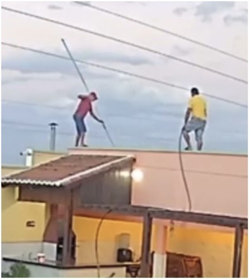 Homem sofre descarga elétrica e cai de telhado após vara encostar em fiação