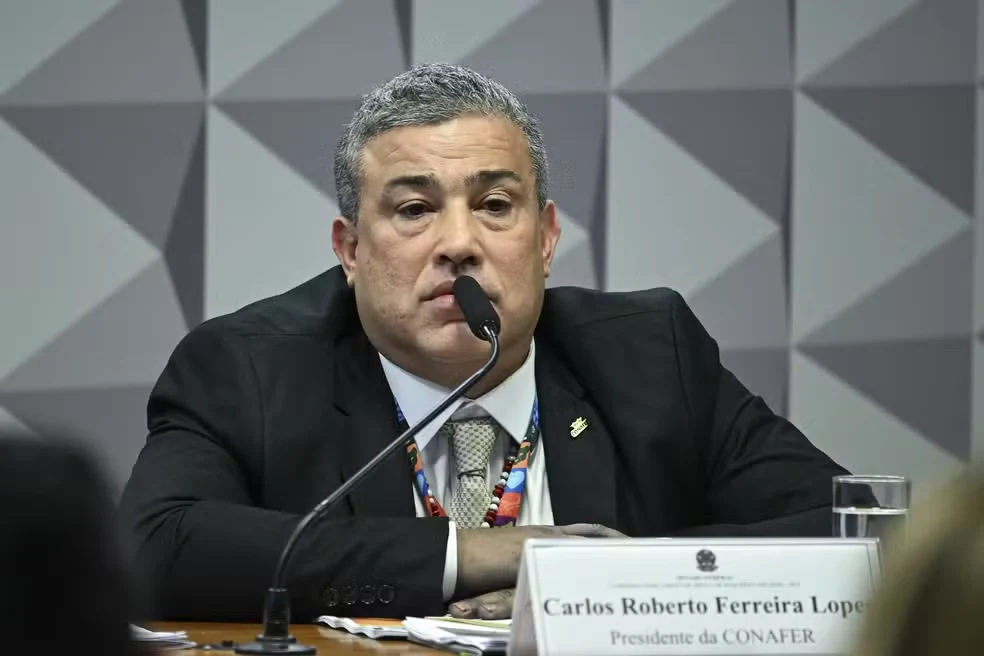 Desvio de dinheiro de aposentados: PF prende presidente da Conafer em investigação sobre maior fraude da história do INSS
