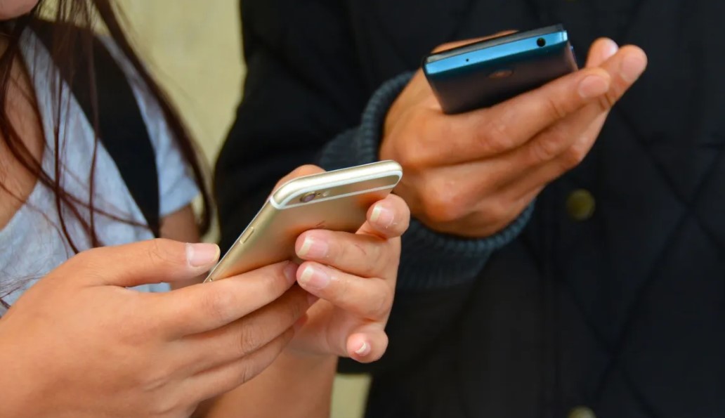 Golpe da prova de vida: INSS alerta para mensagens falsas enviadas por SMS
