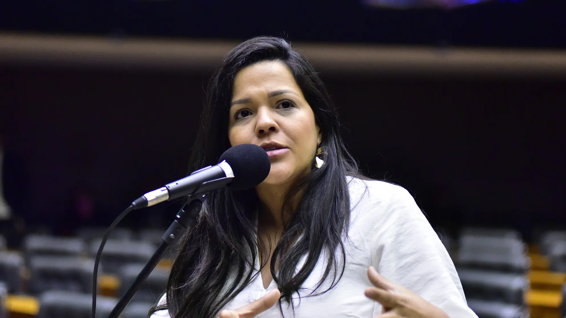 Condenada por fake news, Priscila Costa tem parte do salário penhorada e ainda precisa fazer retratação pública