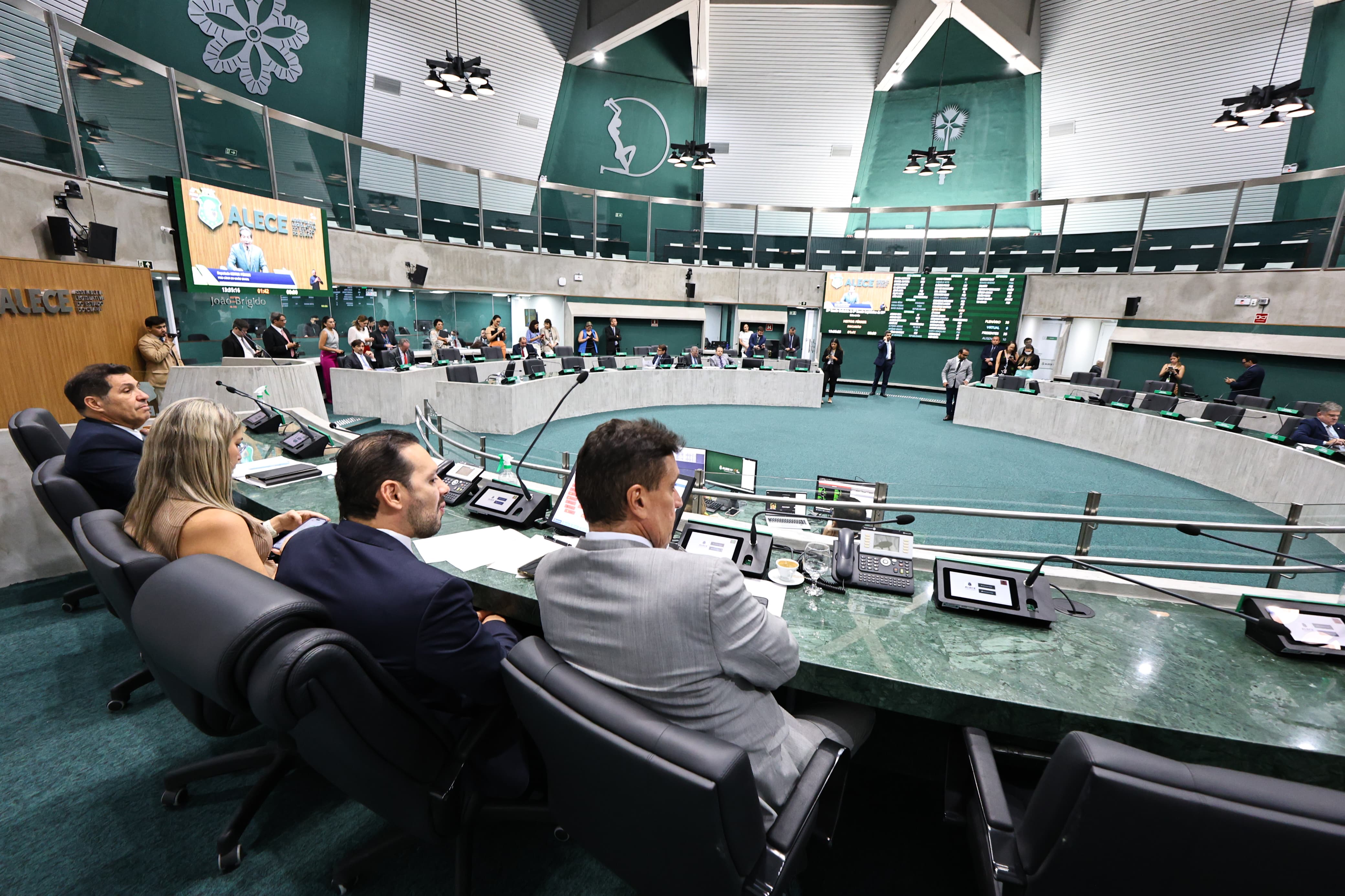Corrida pelas 46 vagas da Assembleia Legislativa começa com projeções otimistas de governo e oposição