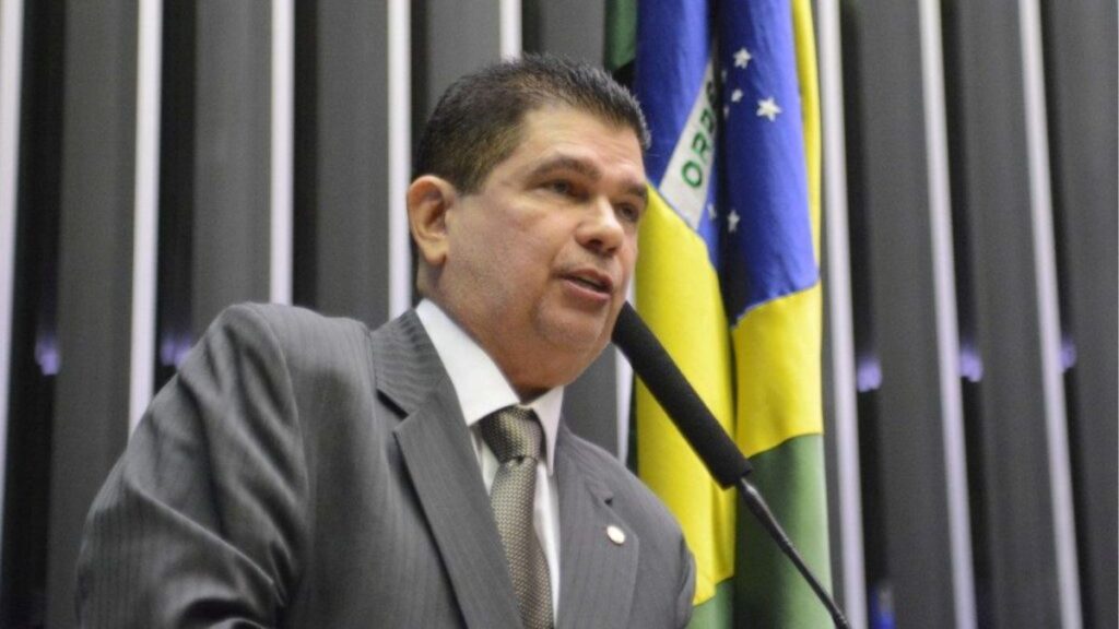 Lula retira Mauro Filho da vice-liderança do Governo após ele assumir coordenação da campanha de Ciro