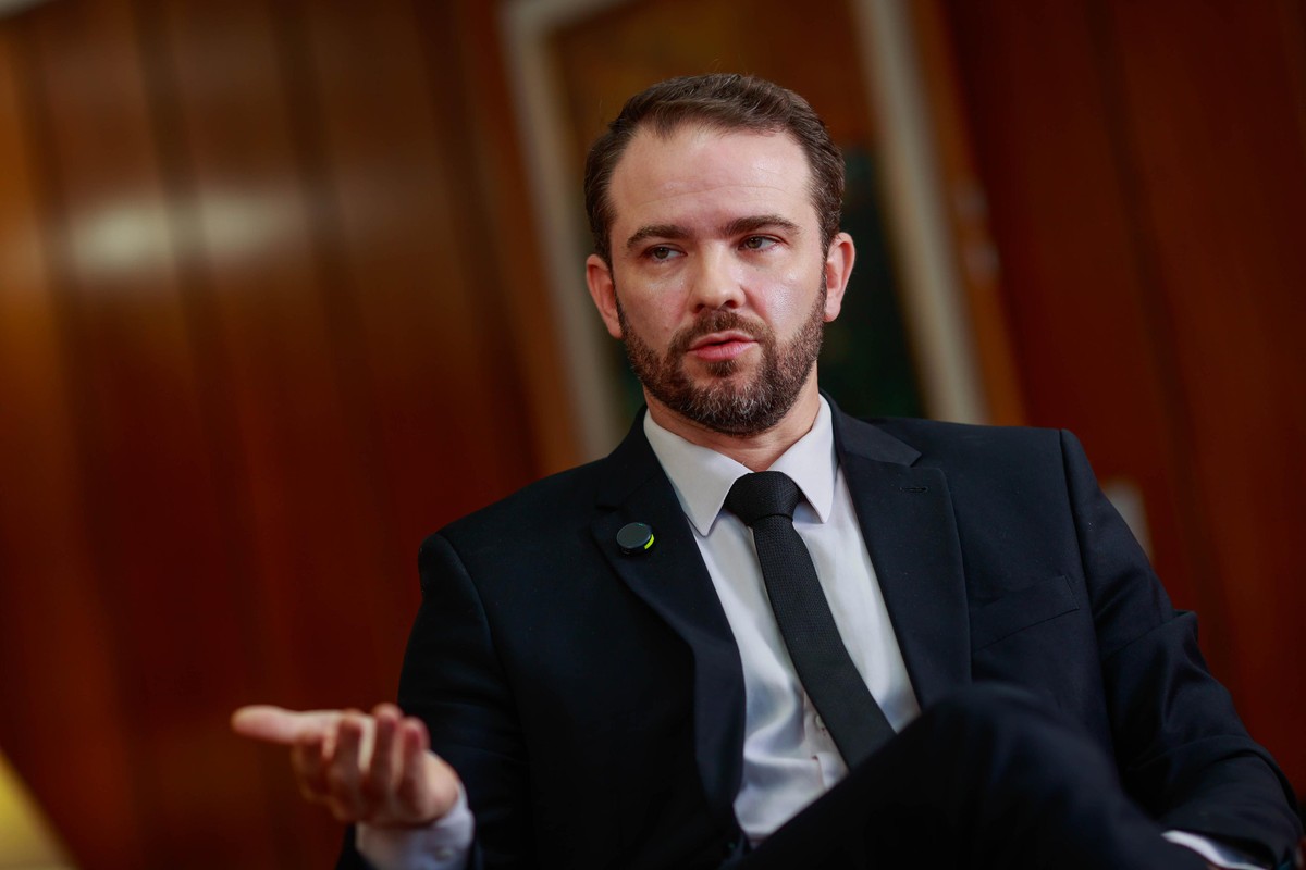 Ministro da Fazenda critica propostas de ajuste fiscal da oposição e questiona viabilidade de implementá‑las