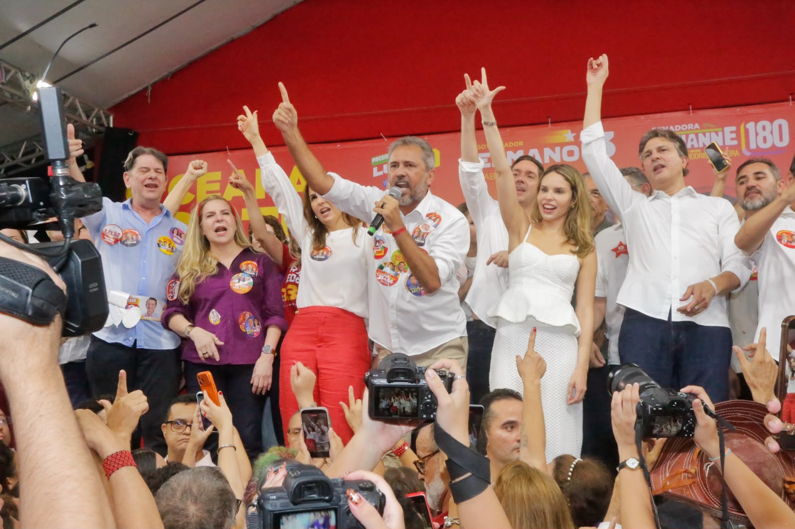 Elmano inaugura comitê central, reúne mais de 130 prefeitos e agradece apoio e entusiasmo de aliados