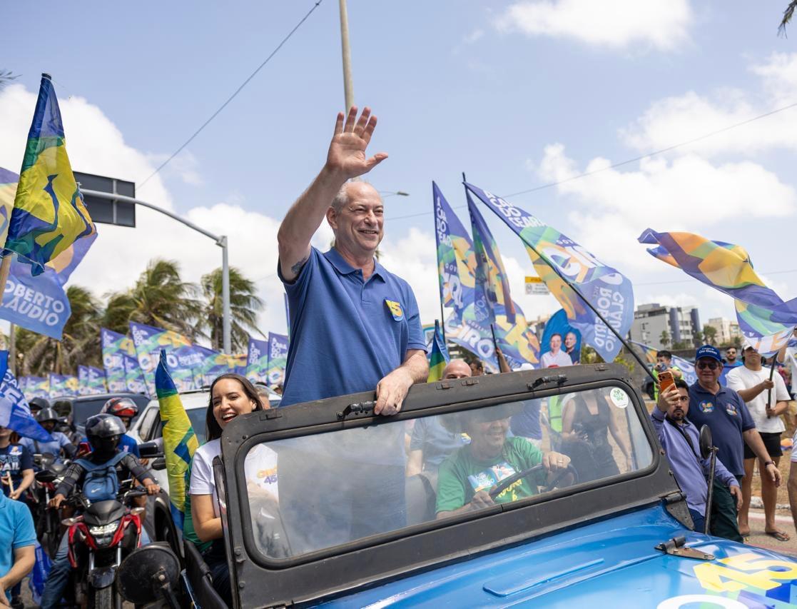 Ciro diz que violência afasta turistas e defende segurança como prioridade para recuperar o turismo no Ceará