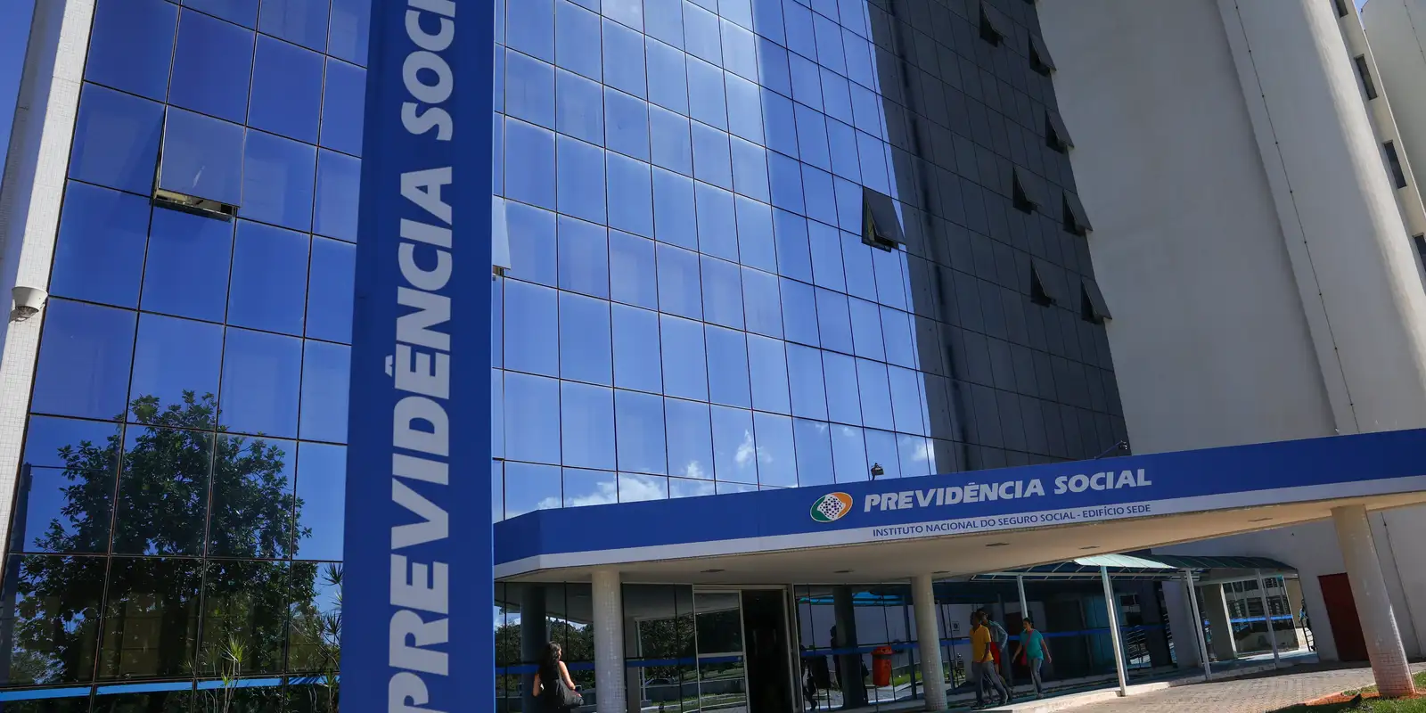Previsão de gastos com INSS em 2027 é reduzida em R$ 5 bilhões