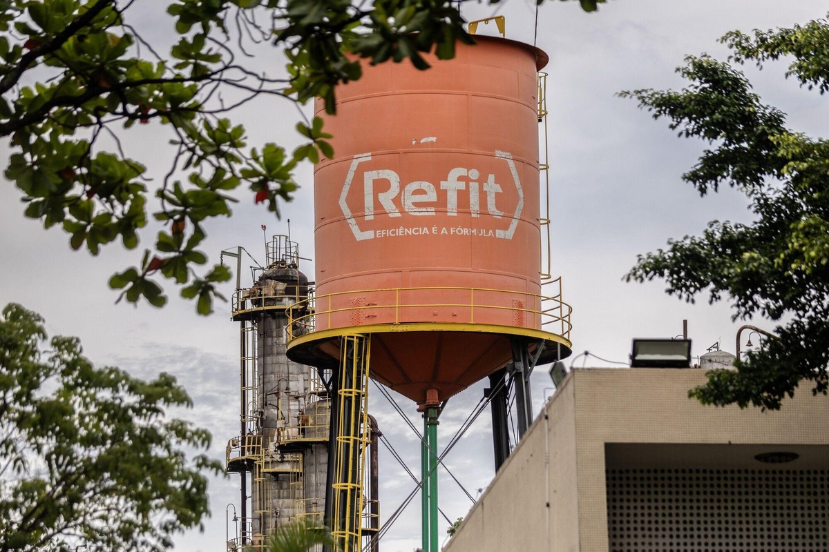 Justiça Federal do Rio suspende leilões da sede e parque industrial da Refit e paralisa execução fiscal por um ano