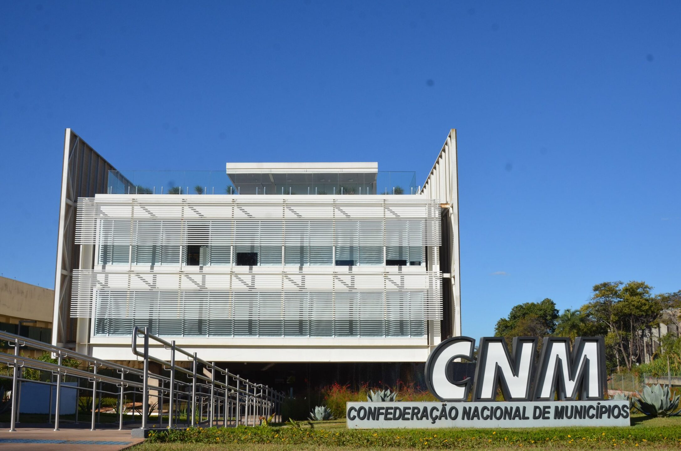 CNM recebe autorização de 1.595 municípios para questionar dívidas previdenciárias; apenas 35 cidades do Ceará aderem à mobilização