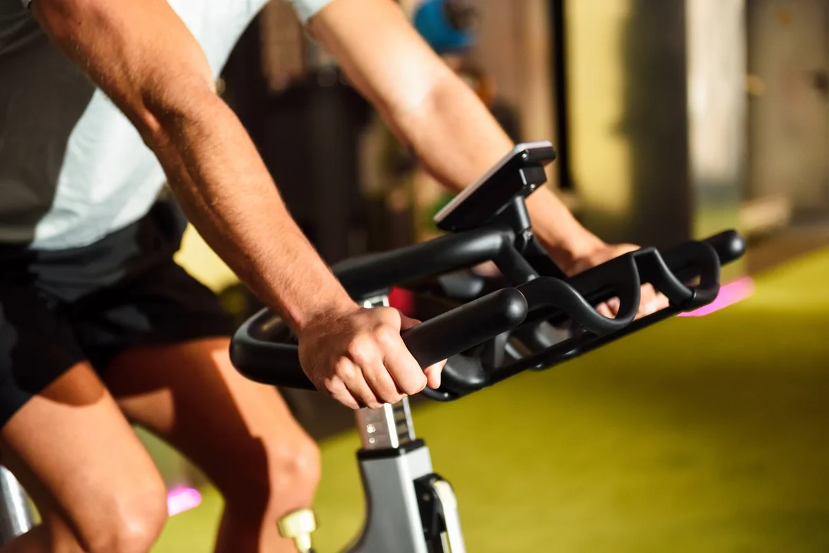 20 minutos de exercício podem ajudar cérebro após uma noite sem dormir, diz pesquisa