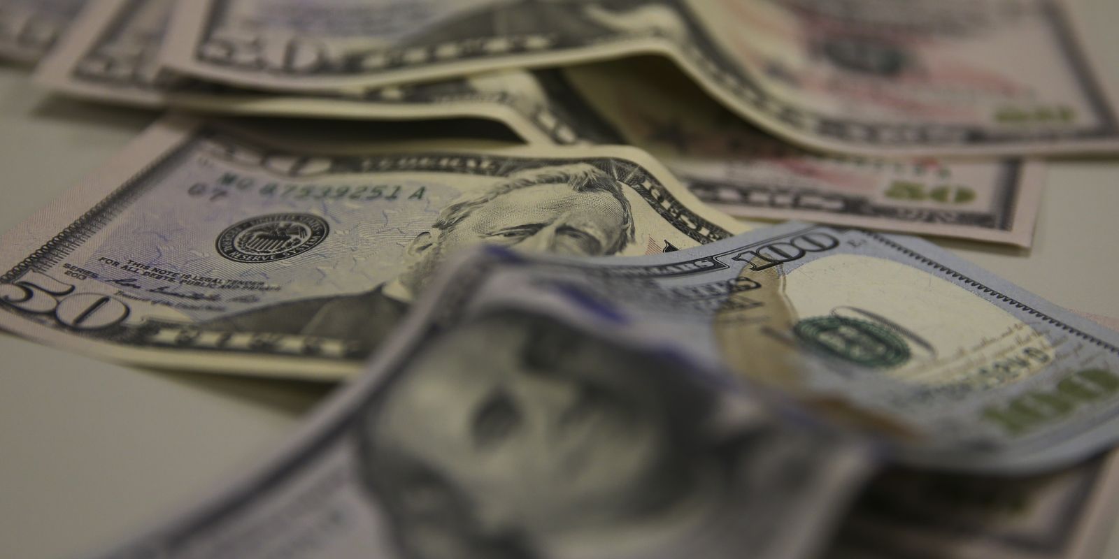 Brasil e EUA retomam negociação após tarifaços de 25% e 12,5%