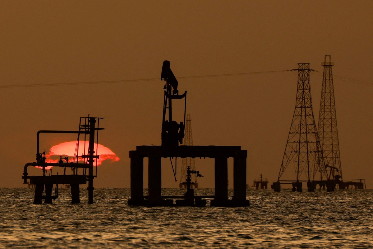 Acordo energético entre EUA e Venezuela levanta dúvidas jurídicas e econômicas sobre acesso a 65 bilhões de barris