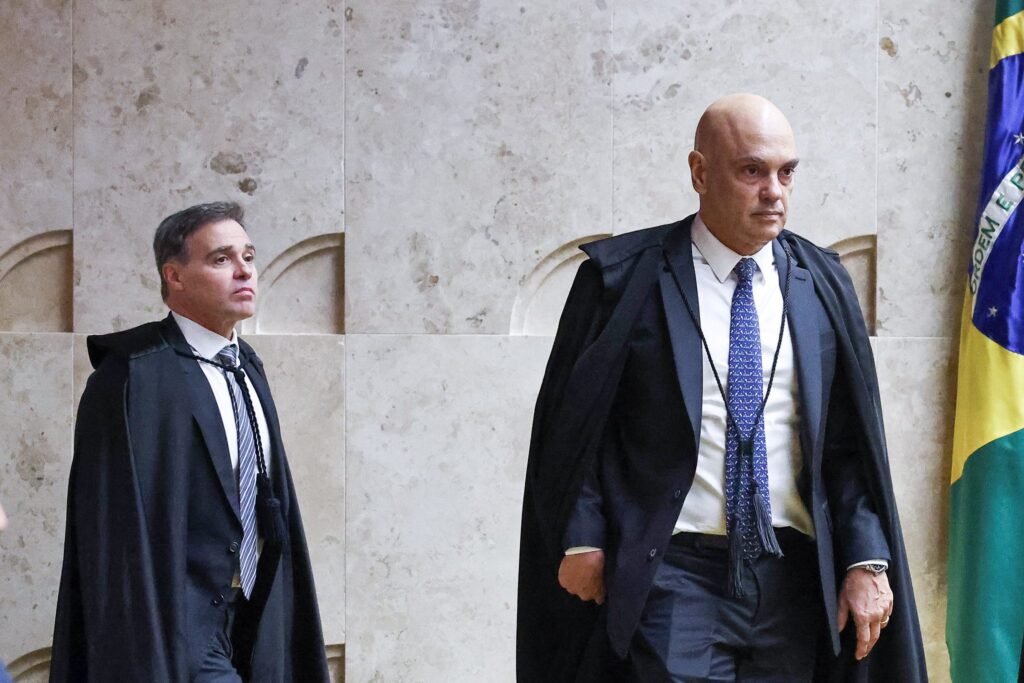 Alexandre de Moraes pede ao STF que André Mendonça seja investigado por abuso de autoridade