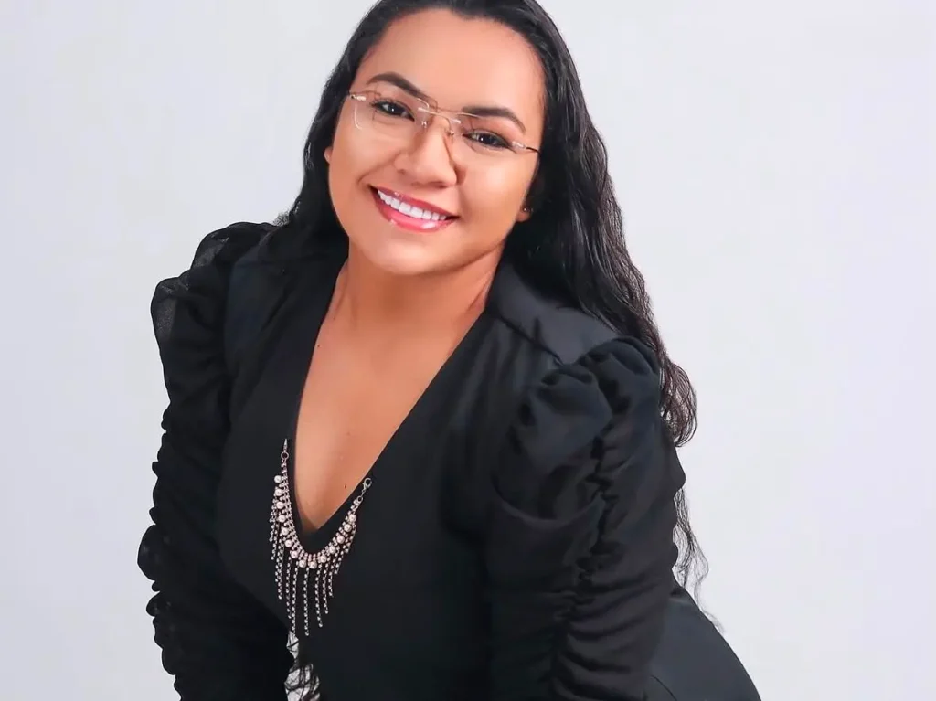 Cantora católica de Ocara morre em acidente de trânsito entre moto e carreta