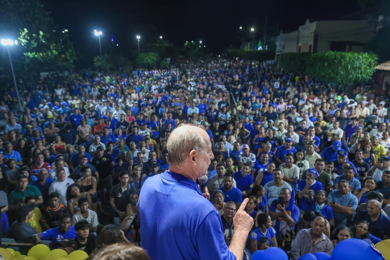 Ciro vai a Massapê e destaca clima de mudança; Ozires e Luiz Pontes falam sobre transformação que está a caminho no Ceará