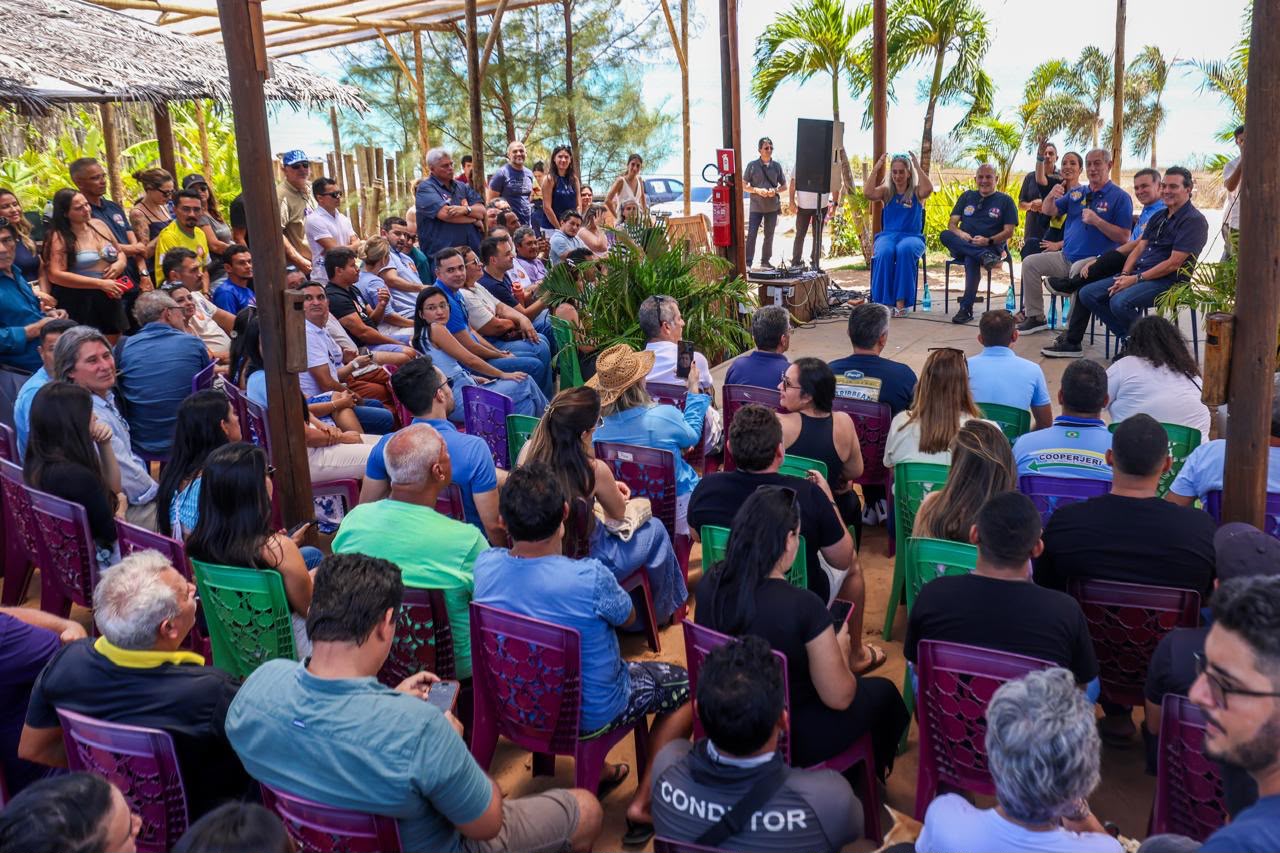 Ciro promete construir Centro de Eventos em Jericoacoara para impulsionar turismo durante todo o ano