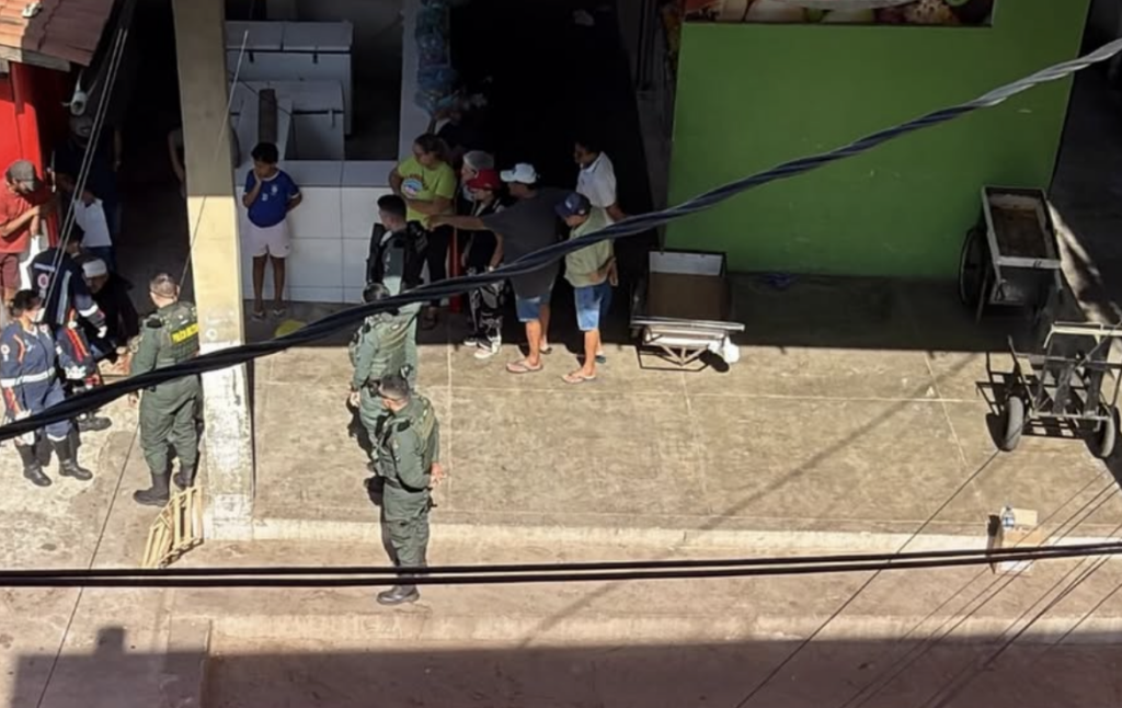Homem é agredido a pauladas após discussão no Mercado Novo, em Canindé