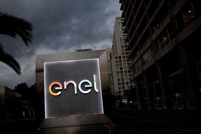 Rede sobrecarregada faz Sobral enfrentar novo dia de apagões e oscilações; Enel amplia insatisfação de moradores e empresários