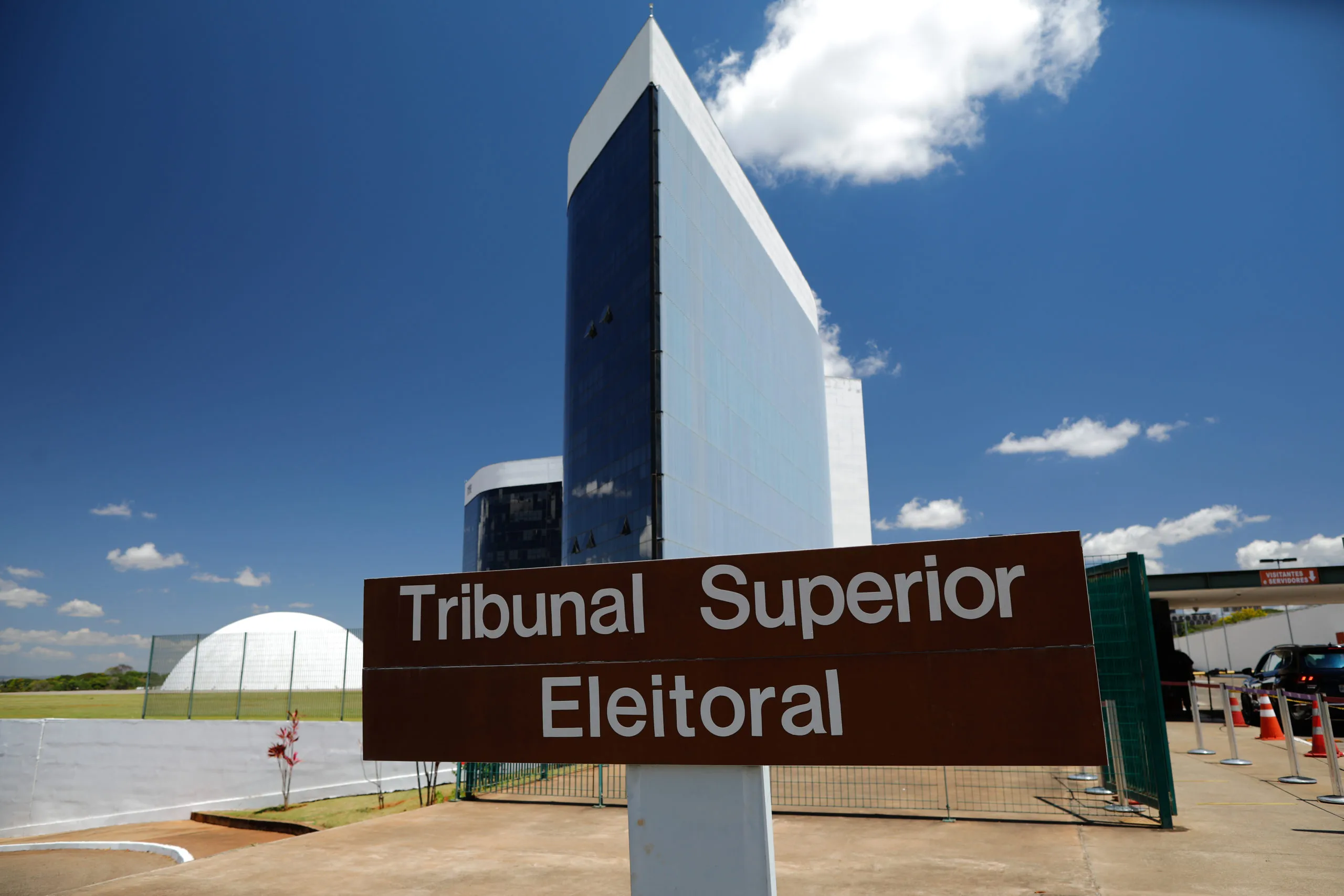 Contagem regressiva: TSE prepara operação para instalar 560 mil urnas, onde estão inscritos 158 milhões de eleitores