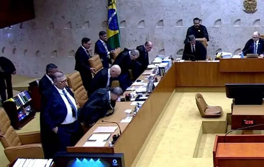 STF retoma sessão e decide se mantém julgamento sobre investigação de Alexandre de Moraes