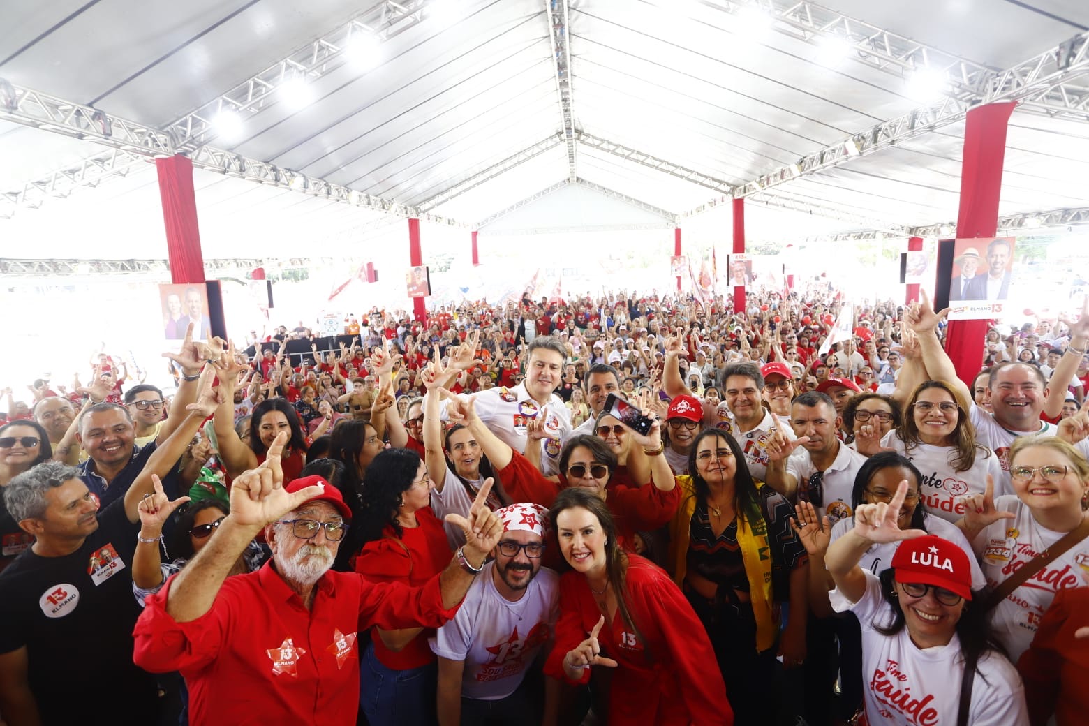 Camilo e Evandro reúnem profissionais da saúde e destacam expansão da rede hospitalar e quase 590 mil cirurgias eletivas no Ceará