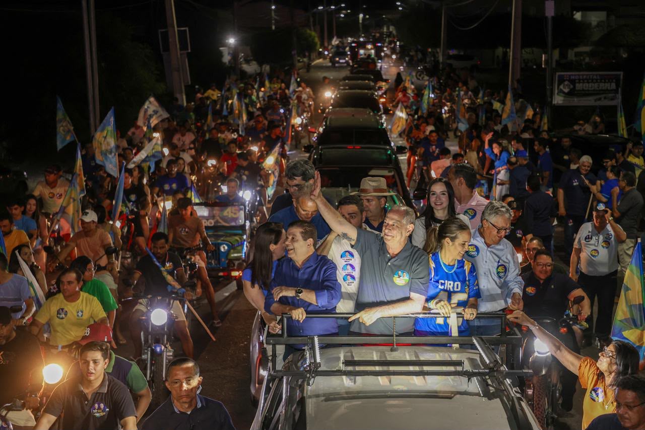 Ciro recebe título de Cidadão Jaguaribano, defende valorização da cultura e intensifica reta final da campanha