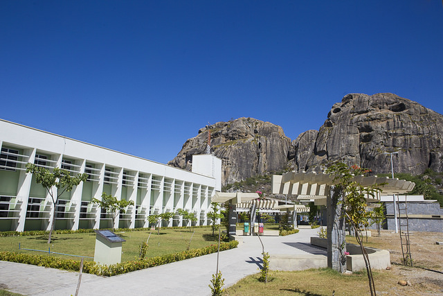 Campus de Quixadá da UFC tem 8 vagas para professores abertas com salário de quase R$ 10 mil