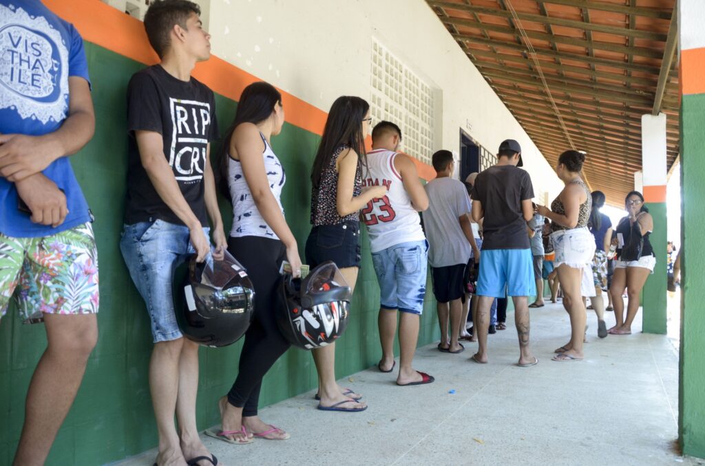 Eleições 2026: Pode entrar na sessão de bermuda e chinelo? É proibido usar camisa do candidato?