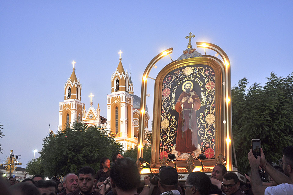 Missa na madrugada abre festejos em devoção a São Francisco em Canindé