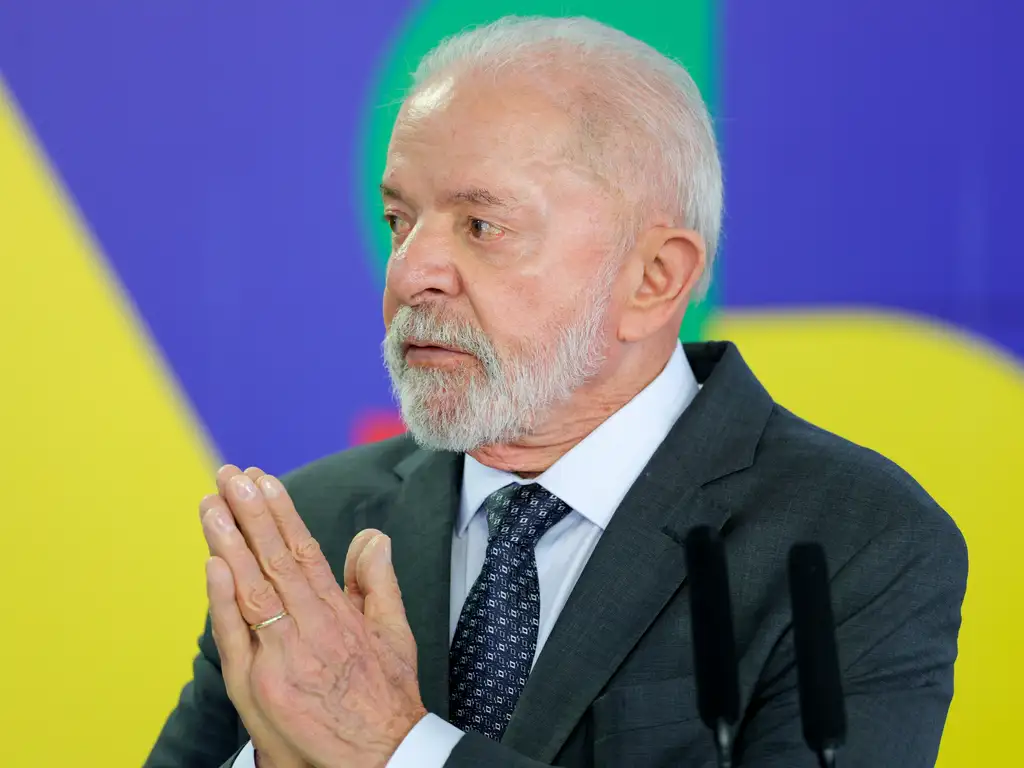 Governo Lula reduz impostos da gasolina e prevê desconto de R$ 0,89 por litro
