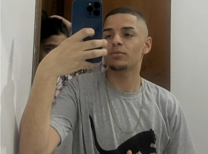 Jovem é morto com 27 tiros pela Polícia após celular ser confundido com arma