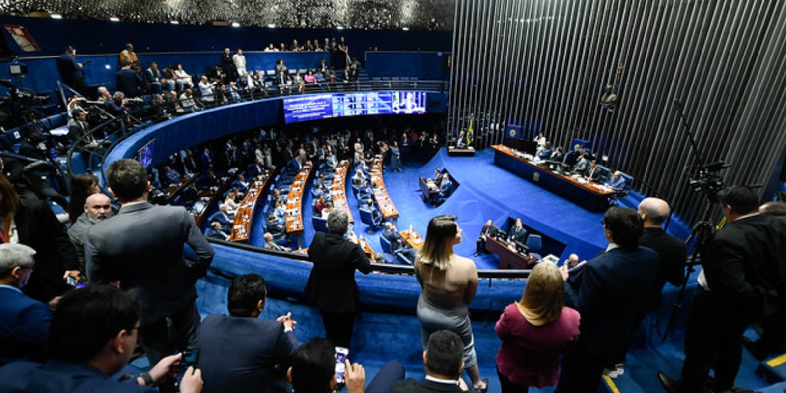 Senado vota PEC pelo fim da escala 6x1