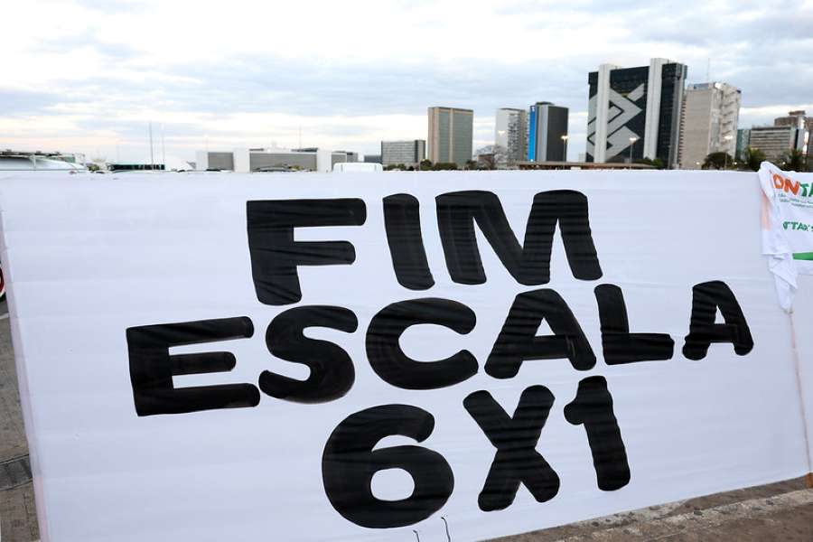 A poucas horas da votação, governo reúne 54 assinaturas para tentar aprovar fim da escala 6×1 em dois turnos no mesmo dia