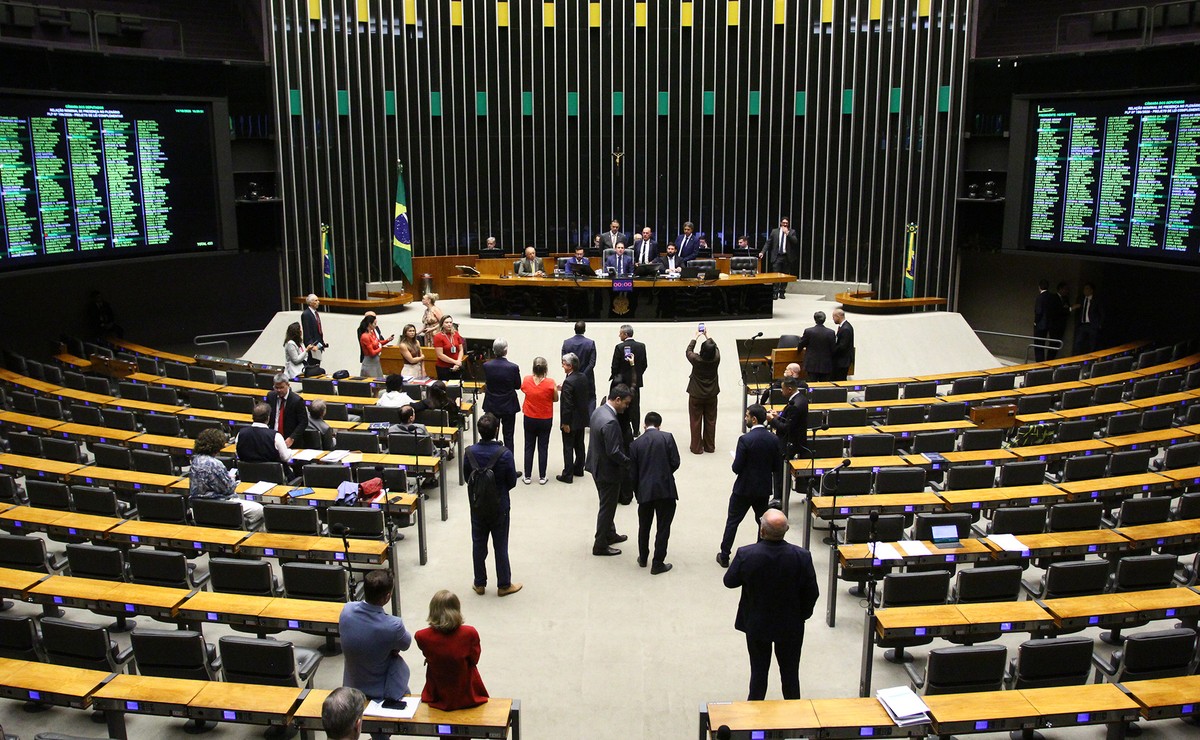 Câmara aprova, com 461 votos, lei que perdoa dívida de 3,6 milhões de MEIs e eleva limite de faturamento