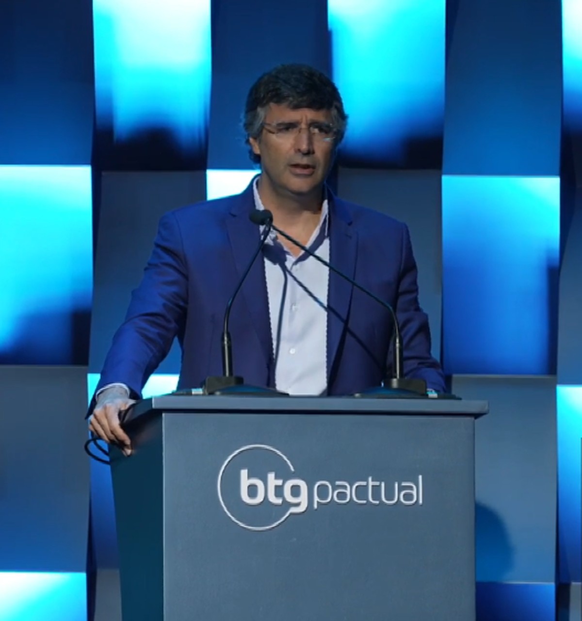 Executivo do BTG enfatiza ajuste fiscal 'fácil' e aponta risco institucional se Brasil não reduzir gastos e isenções
