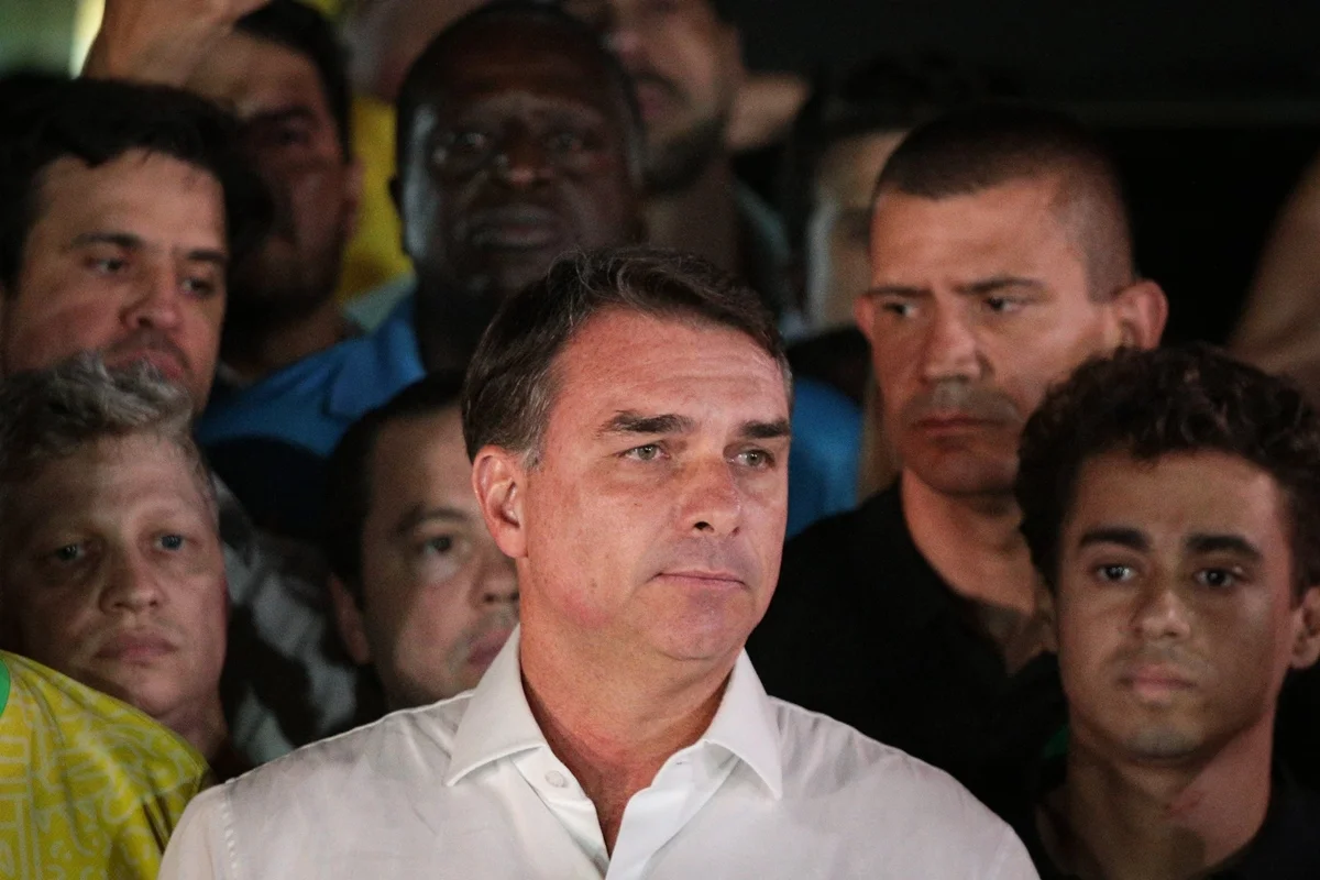Após promessa de anulação, aliados de Flávio Bolsonaro defendem ações para cassar chapa vencedora