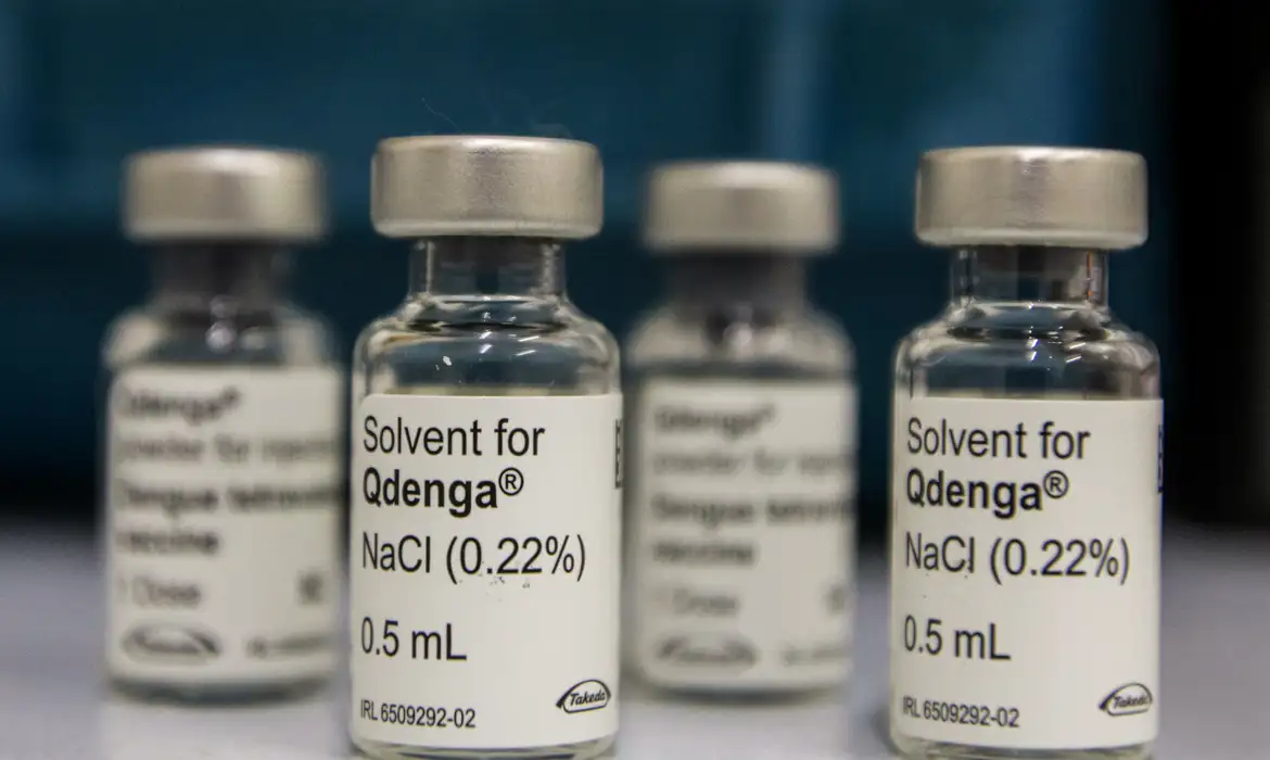 Mais de 3 milhões de adolescentes ainda precisam tomar a segunda dose da vacina contra a dengue