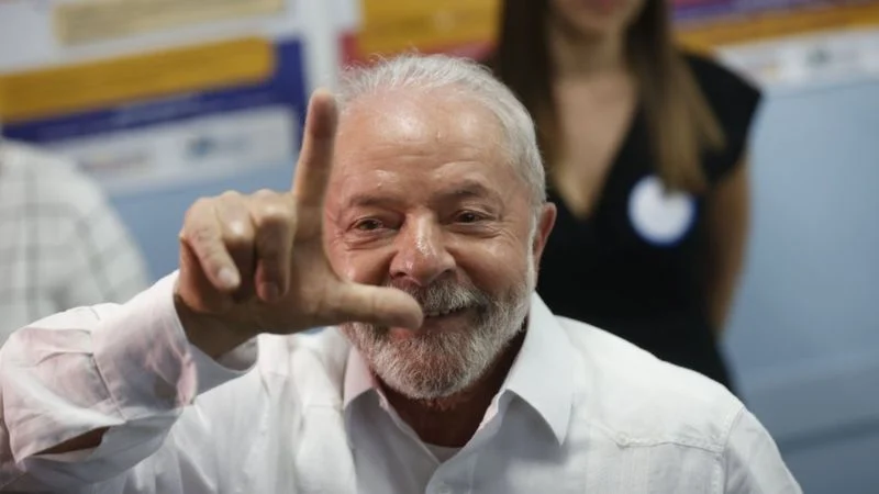 Após quarta vitória, Lula promete mudar jeito de governar, ampliar participação popular e falar diretamente com brasileiros